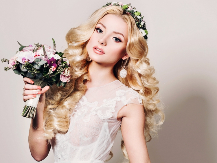 Красивые прически для блондинок