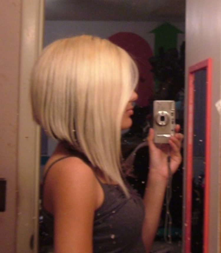 Удлиненное каре с углом блонд