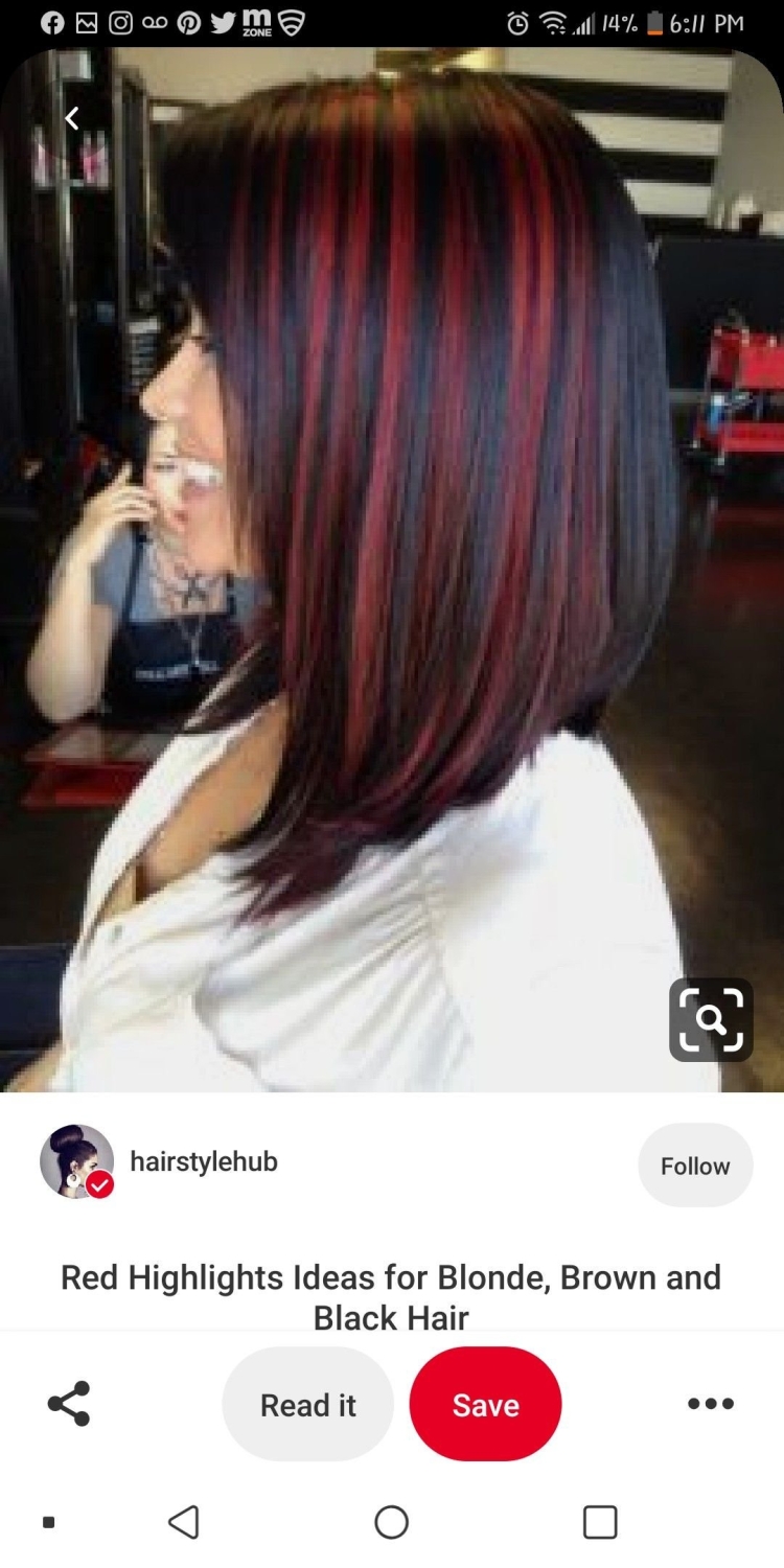 Удлиненное каре с красными прядями