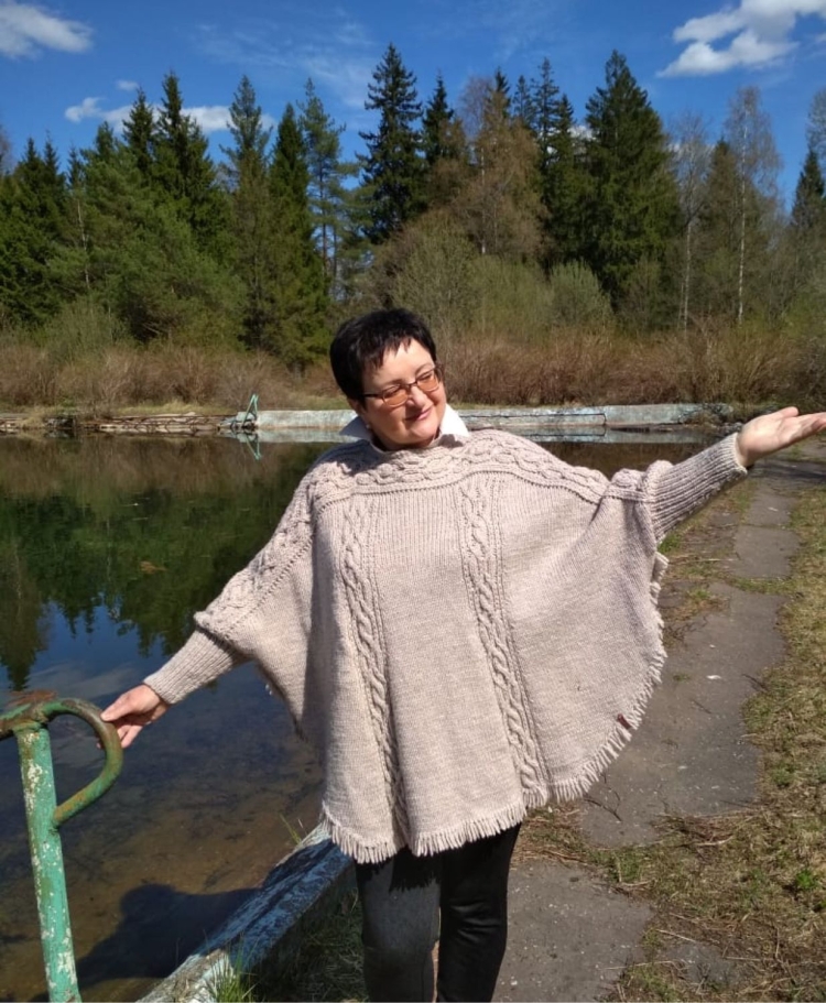 Трикотажное пончо