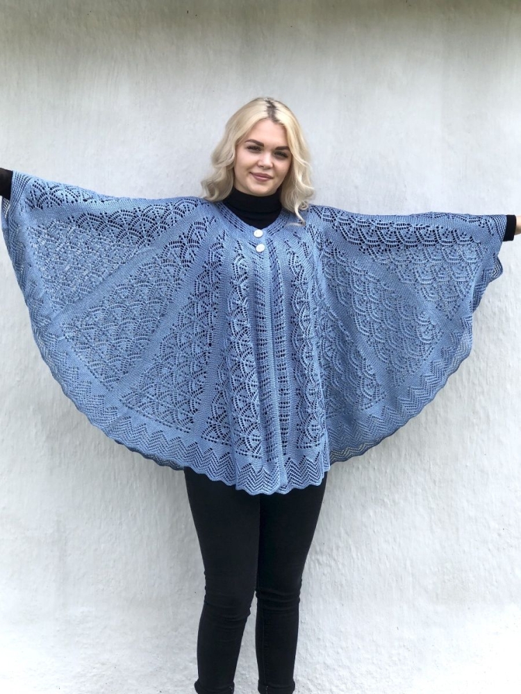 Пончо женское вязаное