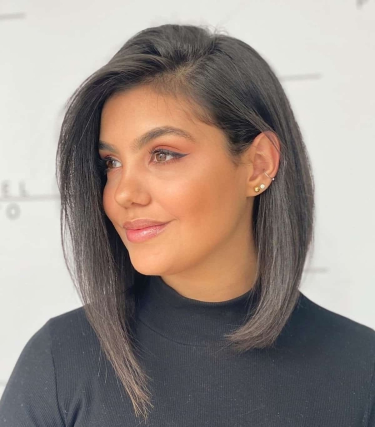 Удлиненное каре с косым пробором