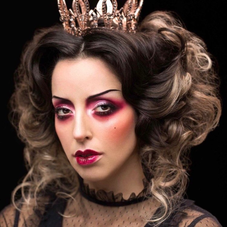 Образ королевы красоты на Хэллоуин