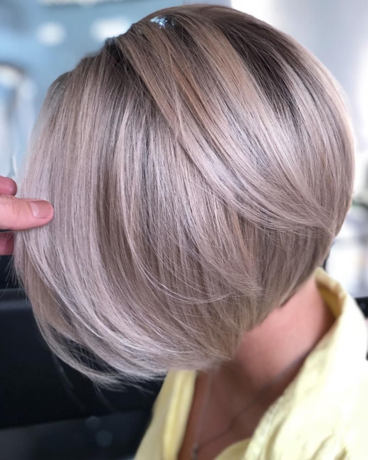 Градуированный Боб пепельный