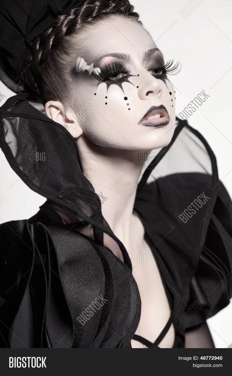 Макияж черной королевы