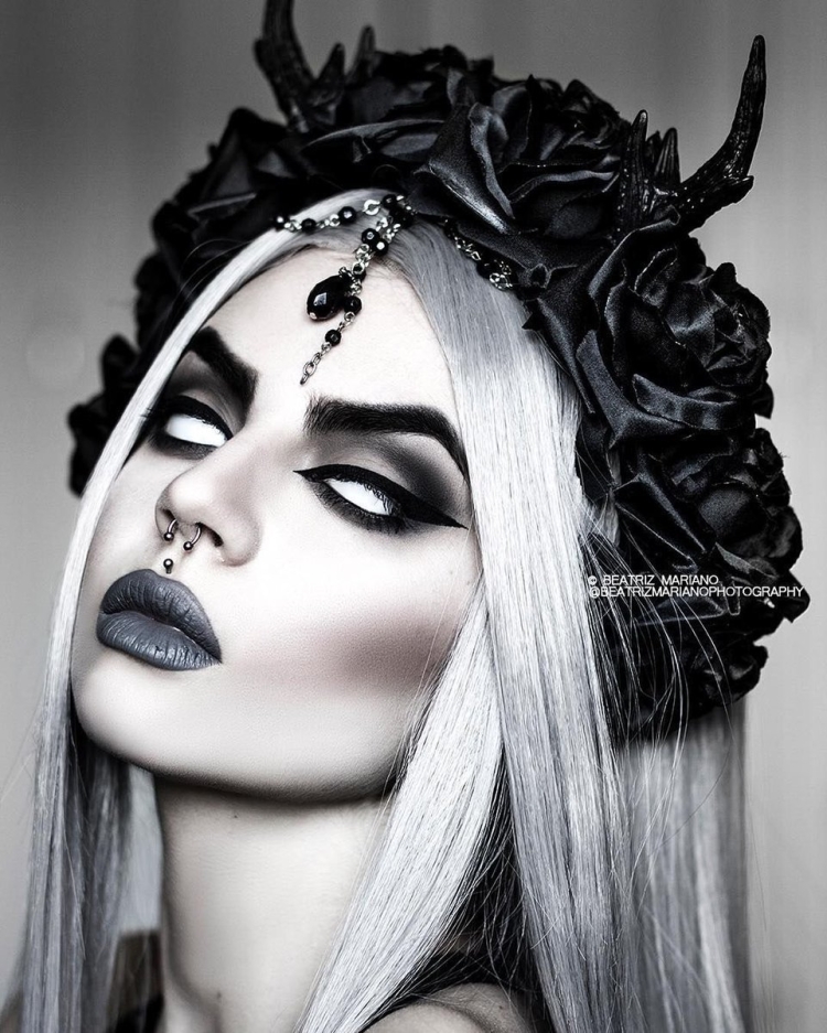 Беатрис Мариано черно белая