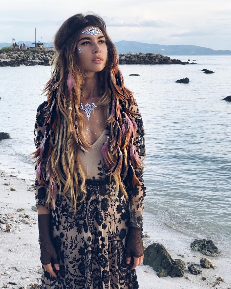 Причёски в стиле хиппи женские