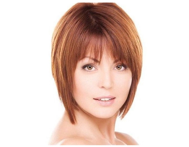 Стрижка Боб каре градуированное на средние волосы с челкой