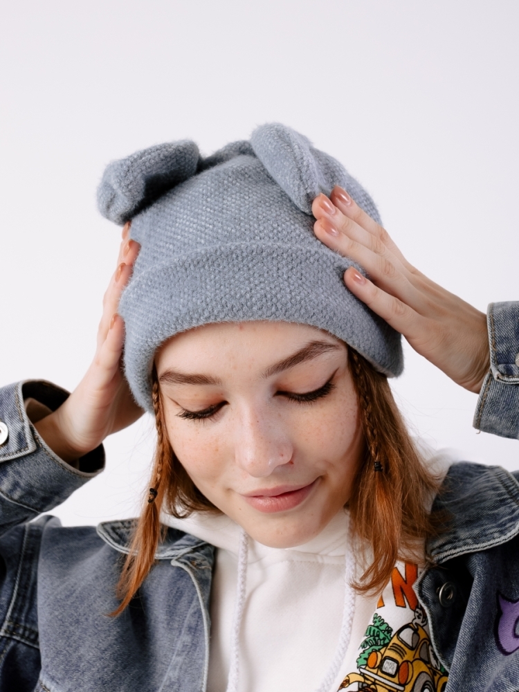 Зимняя шапка с заячьими ушами