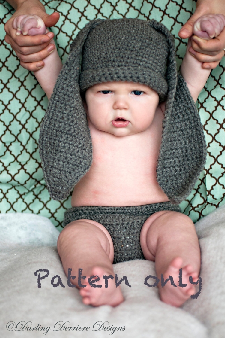 Вязаная шапка с заячьими ушками