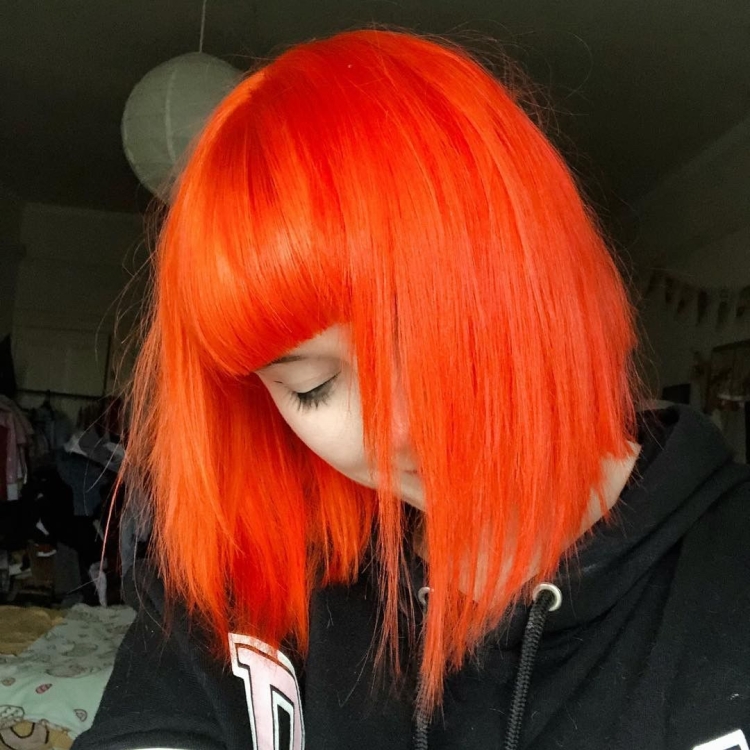 Неоново оранжевые волосы
