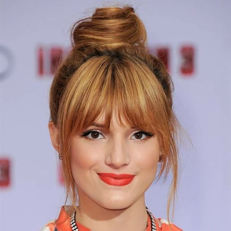 Чёлка с прядями по бокам