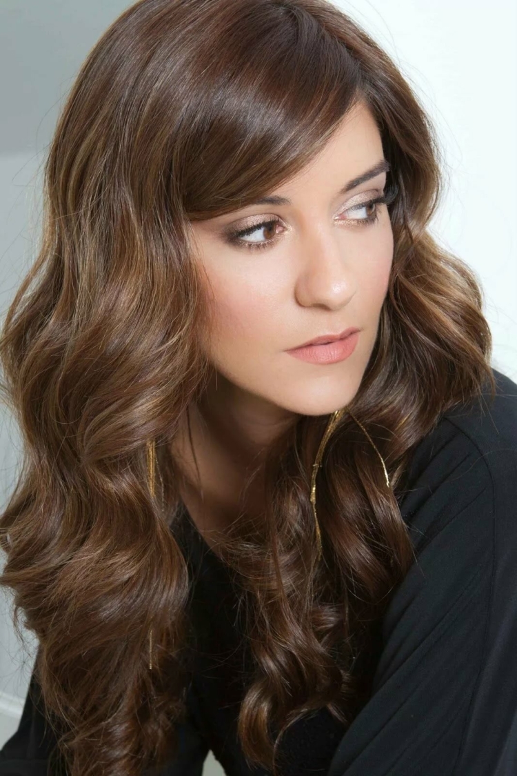 Каштановый цветтволос