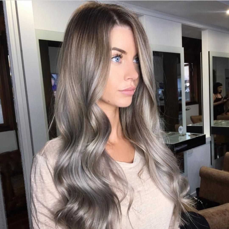 Пепельно русые волосы