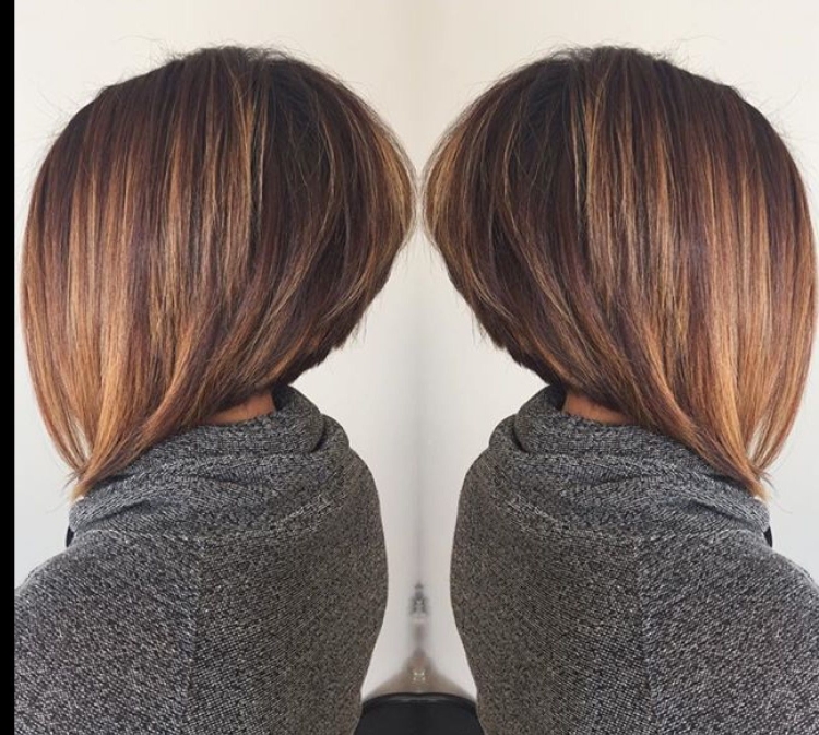 Каре с удлиненными передними прядями вид сзади