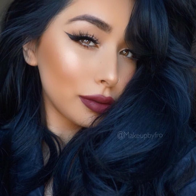 Иссиня-черный цвет волос