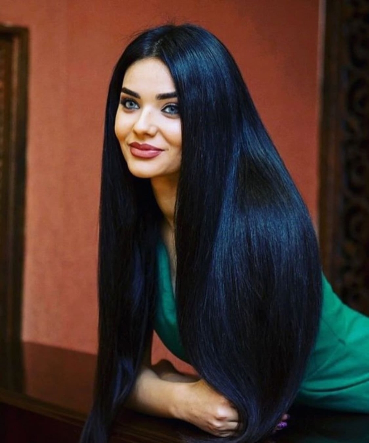 Красивые длинные черные волосы