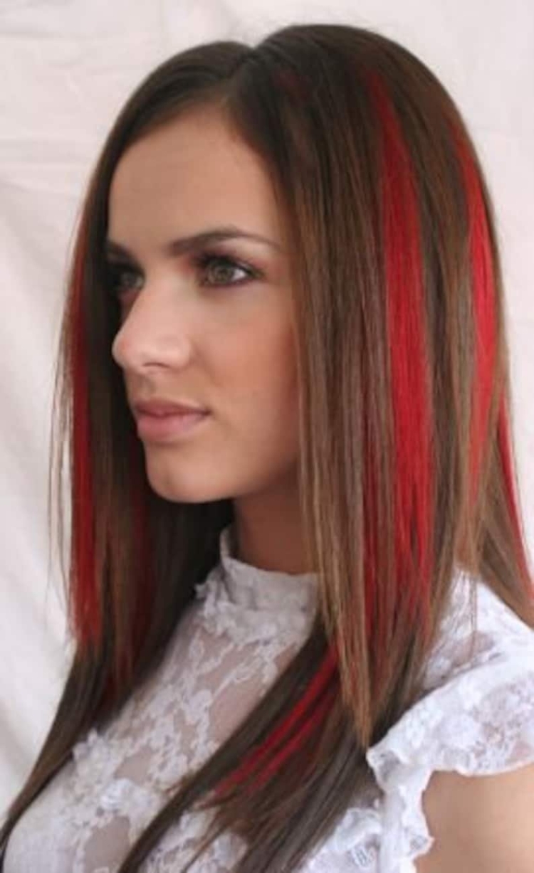 Красные пряди на русых волосах