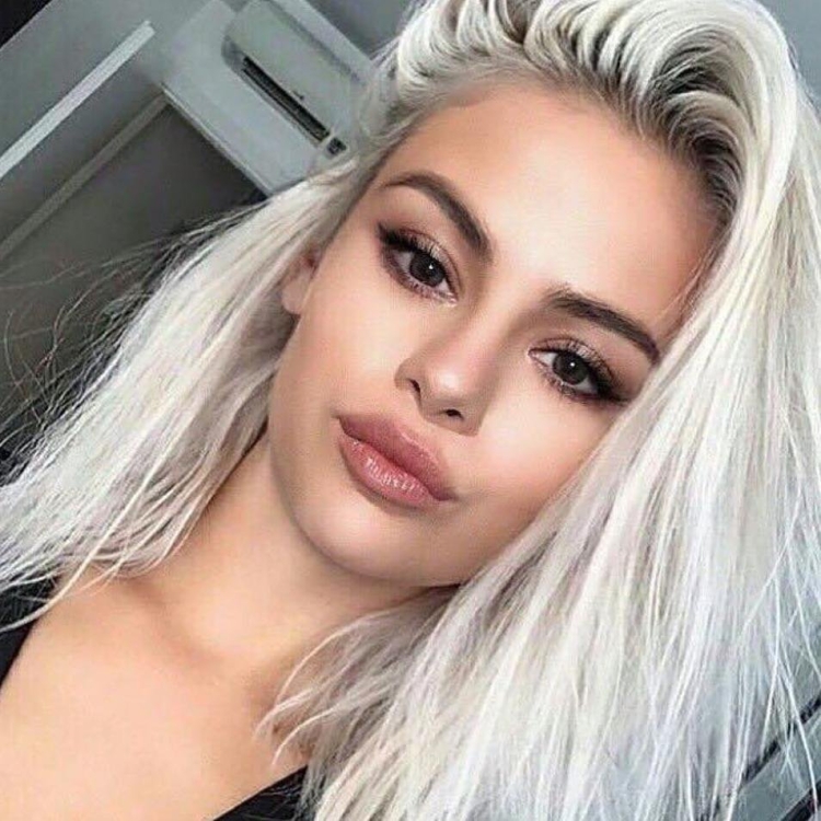 Стефани Даниэль пепельная блонд