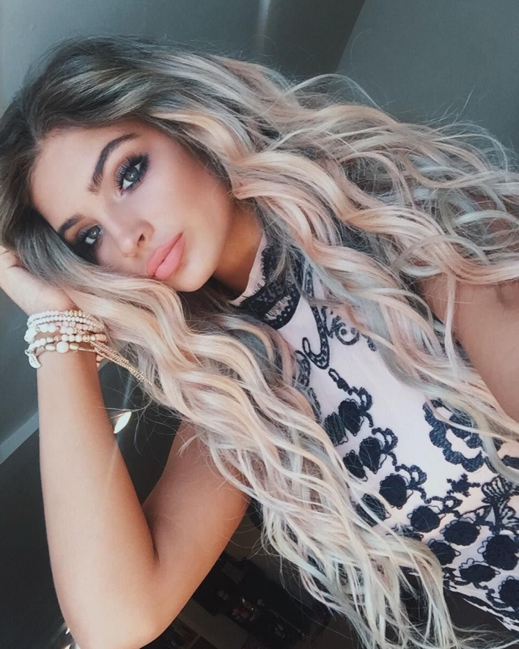 Блонд с черными корнями