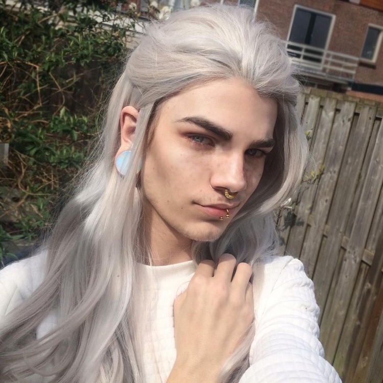 Пепельные волосы у парней