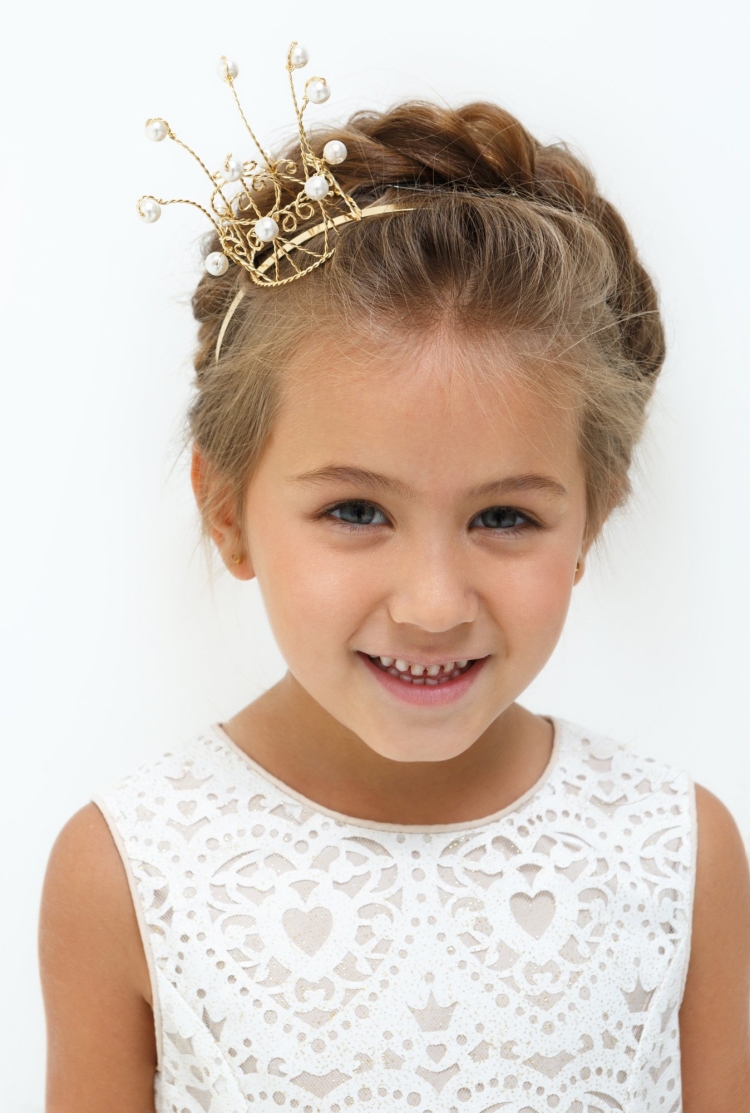 Прическа с ободком для девочки