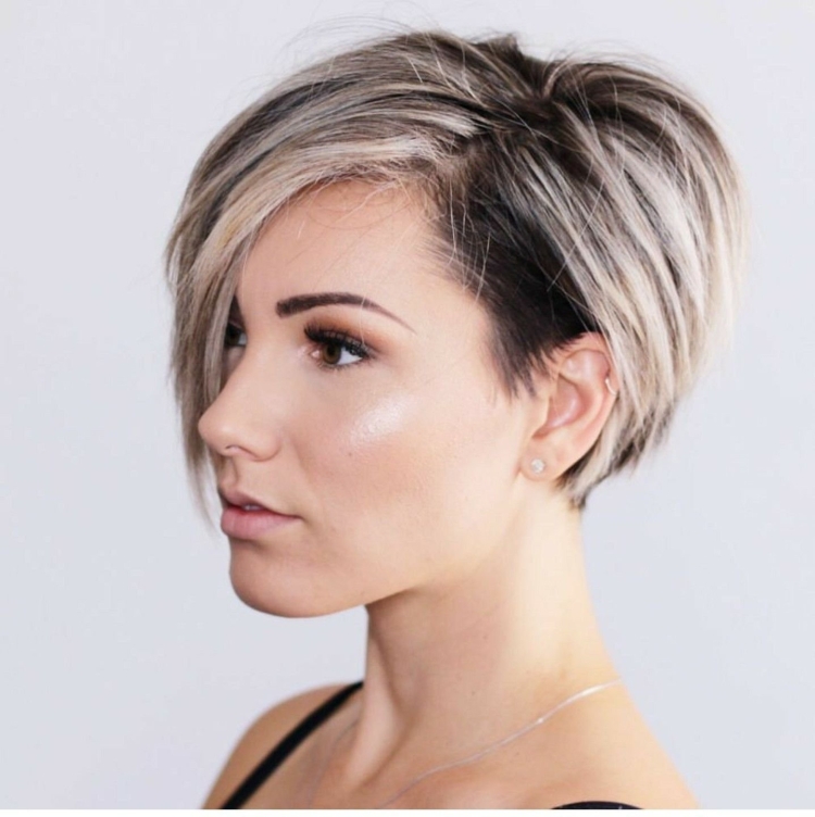 Асимметричный Боб Пикси стрижка