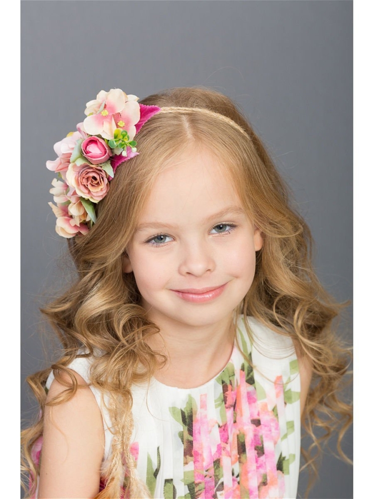 Прическа с ободком для девочки