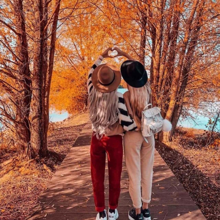 Фотосессия с подругой осенью