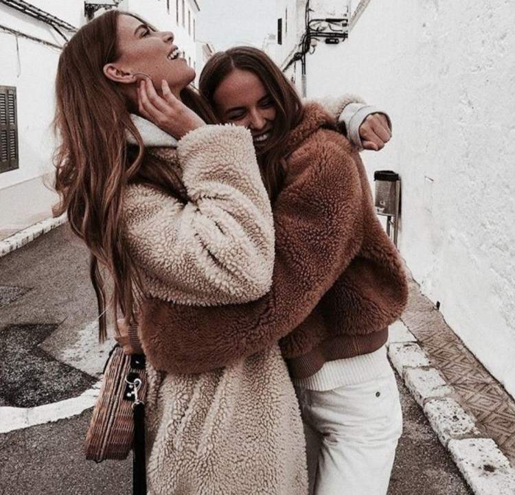 Две подруги Эстетика