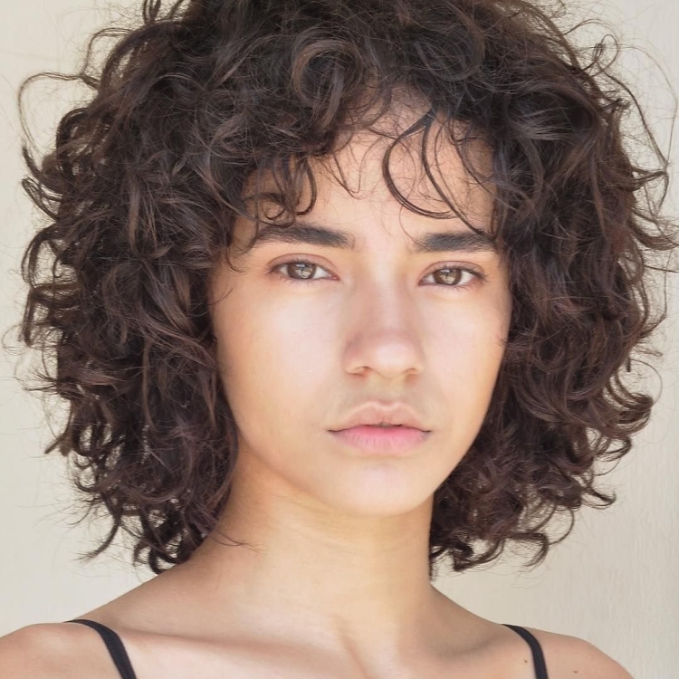 Стрижки на кудрявые волосы для девушек