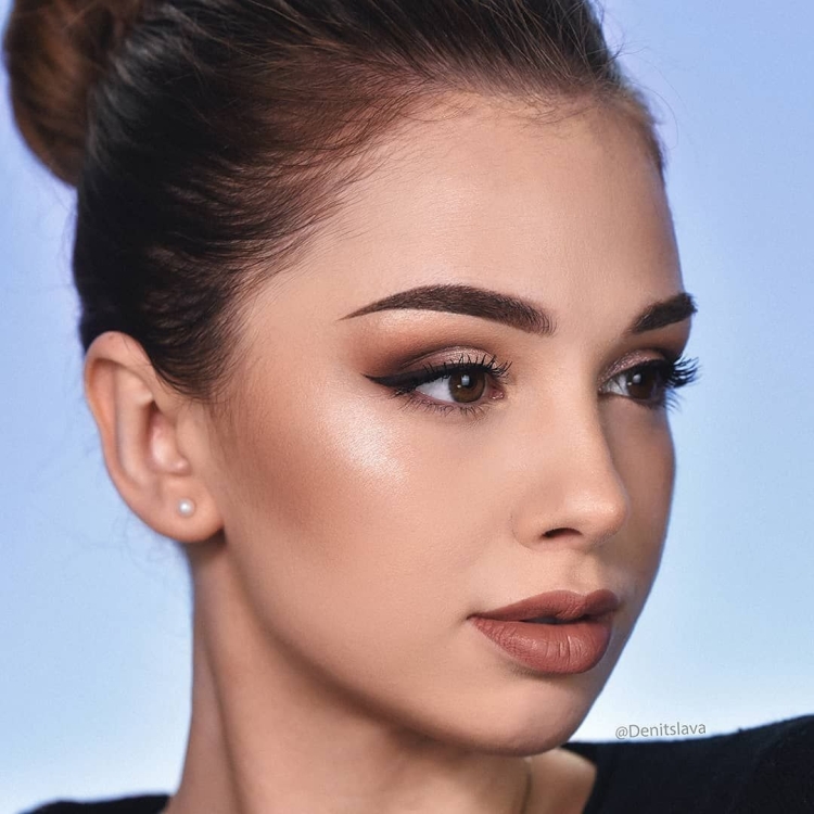 Дневной макияж для карих глаз