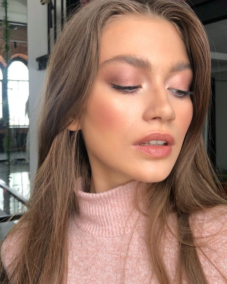 Макияж в розово коричневых тонах
