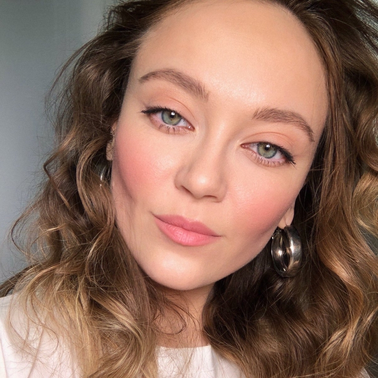 Неброский макияж