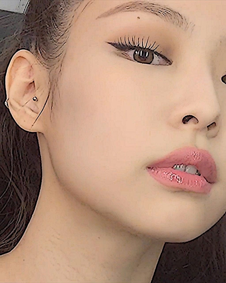 Дженни Ким глаза