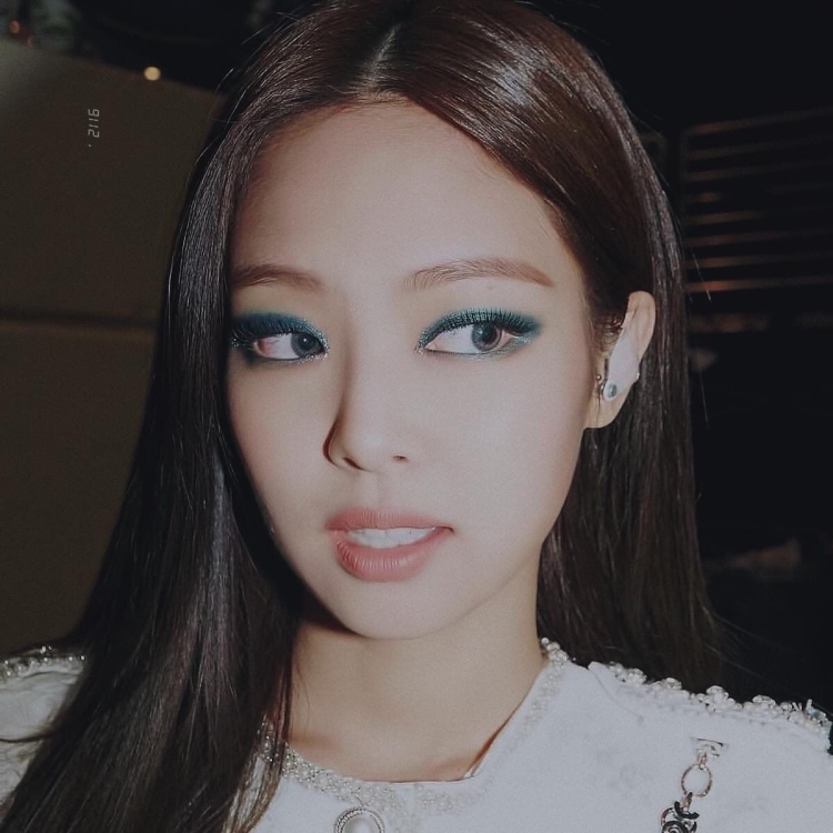 Блэк Пинк Дженни с макияжем