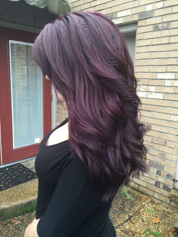 Баклажановый на длинных волосах