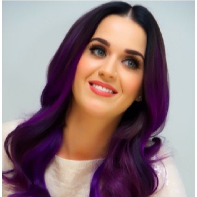 Сливовый цвет волос Кэти Перри