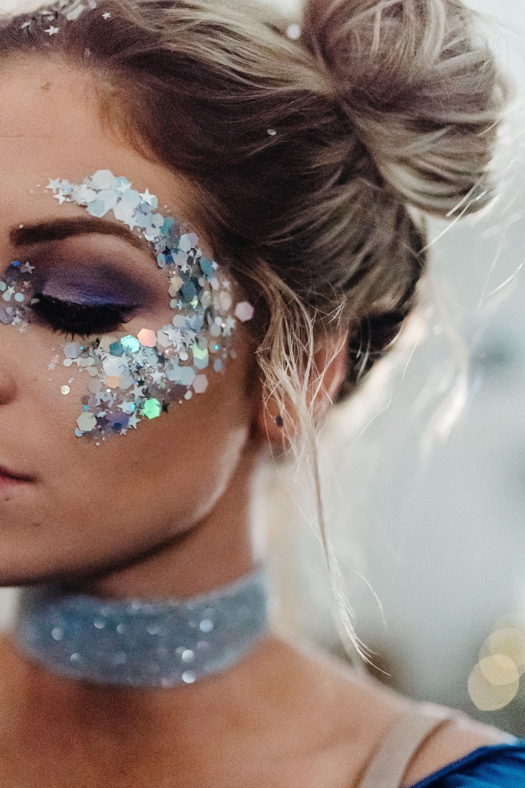 Макияж с блёстками