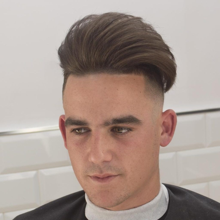 Прическа горшок с пробором