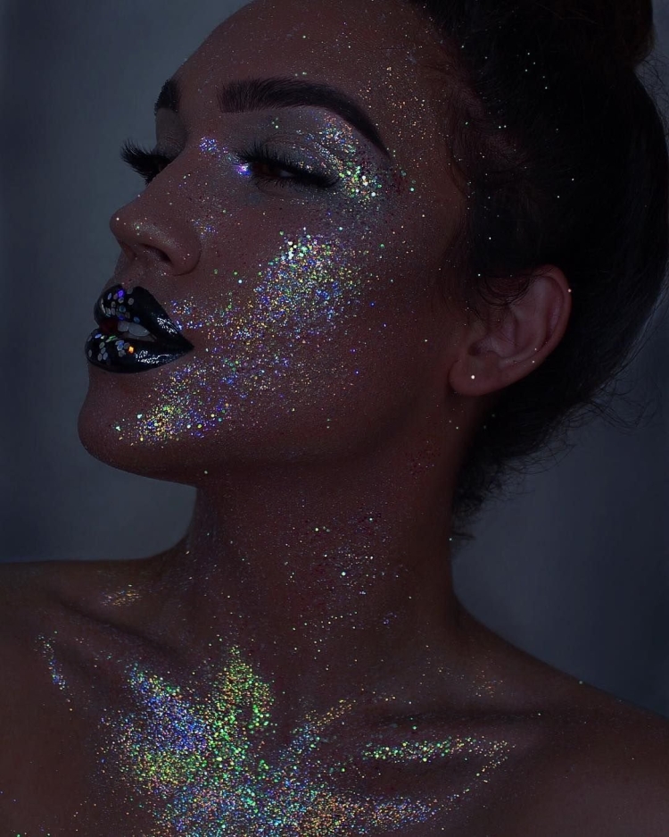 Креативный макияж с блестками