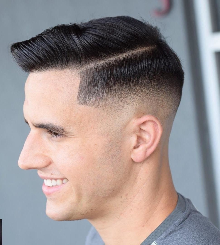 Модельная стрижка мужская андеркат