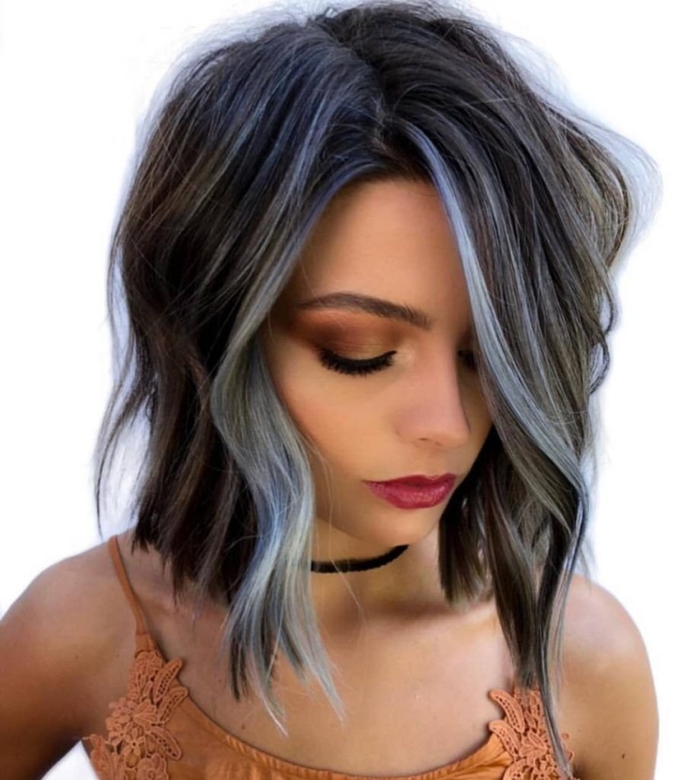 Белые пряди на темных волосах фото