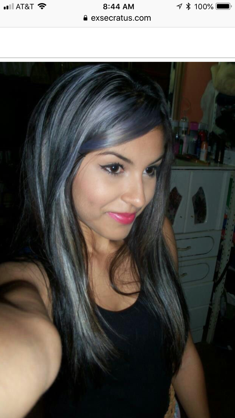 Чёрные волосы с седыми прядями