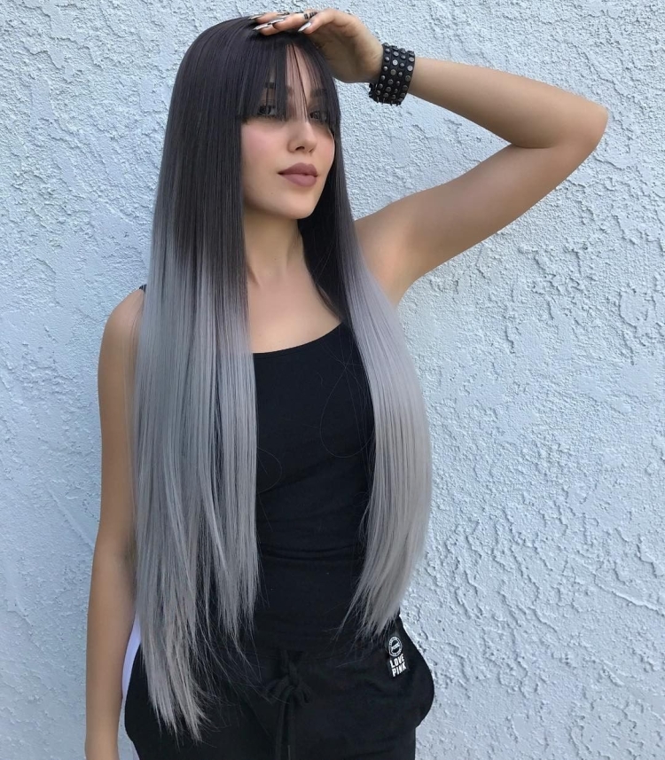 Длинные прямые пепельные волосы