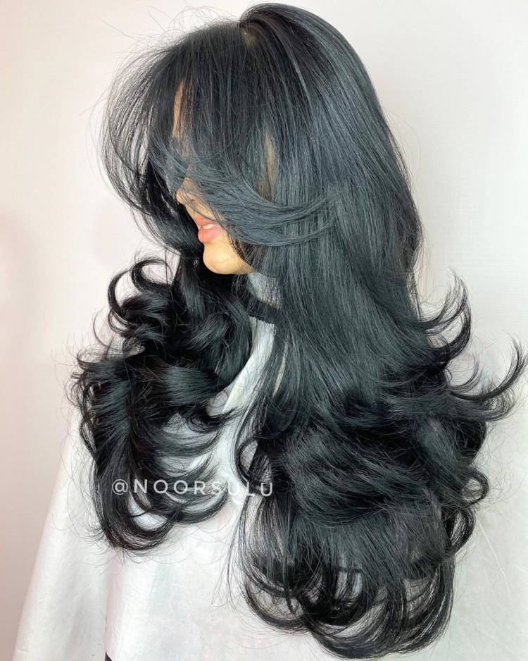 Каскад на длинные черные волосы