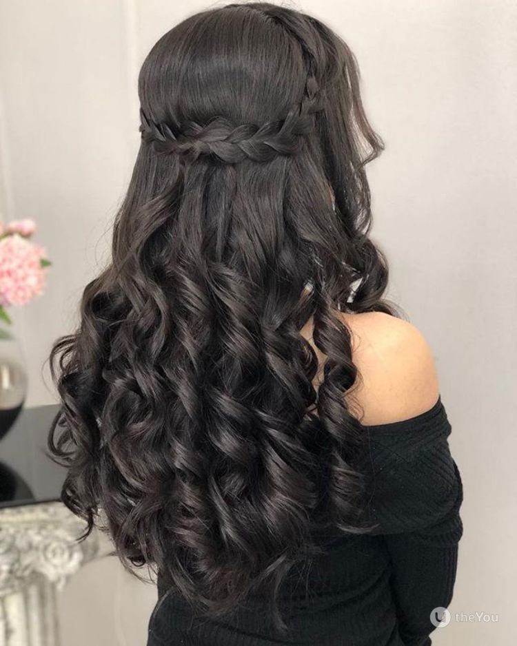 Прическа на распущенные волосы