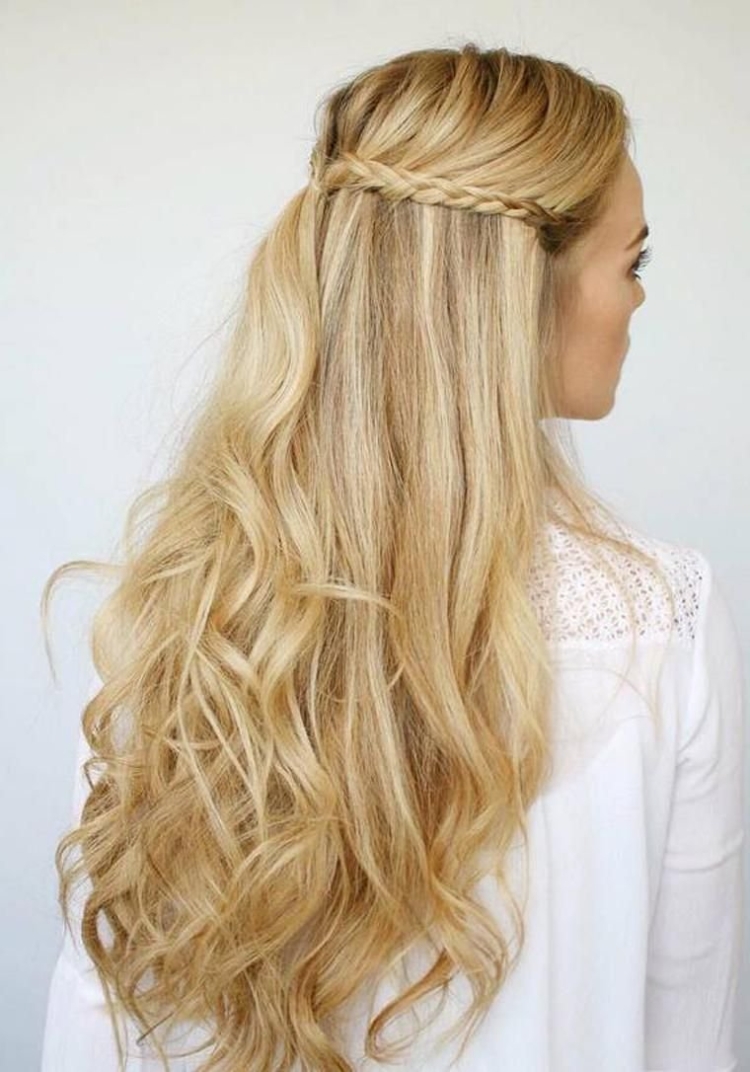 Прическа с колоском и распущенными волосами