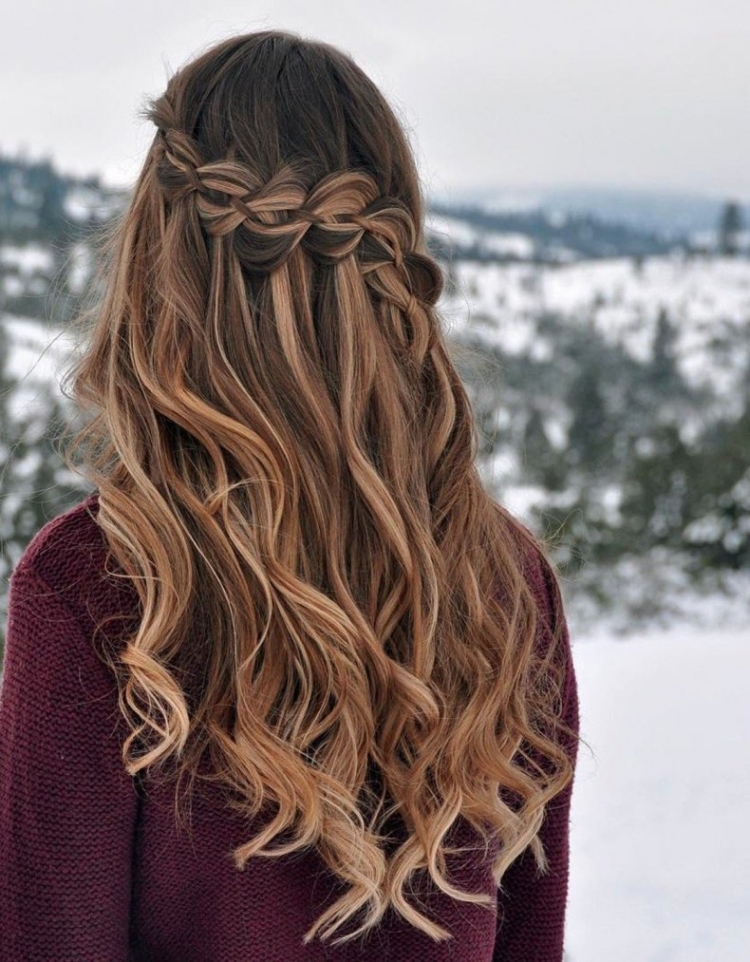 Прически для распущенных волос