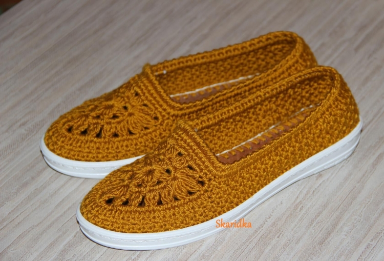 Вязаные мокасины крючком на подошве